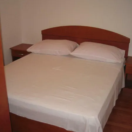 Apollo Apartment Split