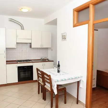 Apollo Apartment *